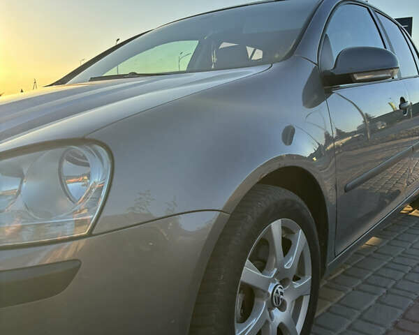 Фольксваген Гольф 2004 в Львове на Automoto.ua Серый Фольксваген Гольф, объемом двигателя 1.6 л и пробегом 270 тыс. км за 5200 $, фото 3 на Automoto.ua