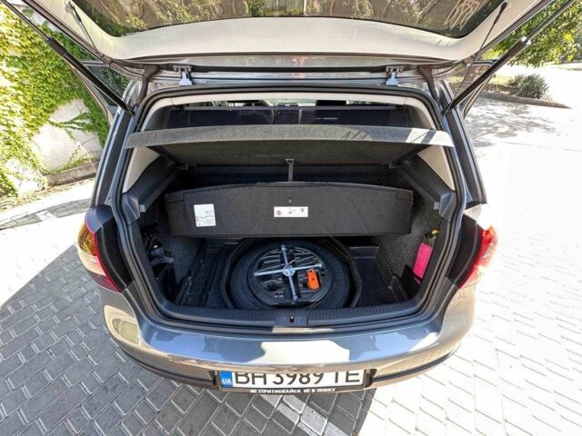 Серый Фольксваген Гольф, объемом двигателя 1.4 л и пробегом 294 тыс. км за 5700 $, фото 7 на Automoto.ua