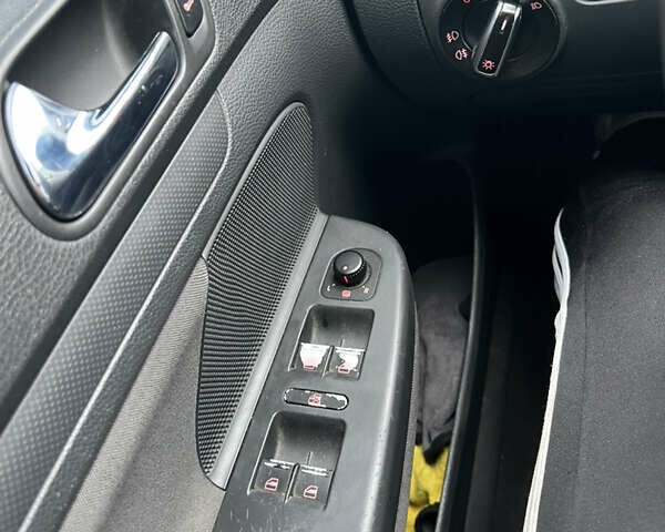 Фольксваген Гольф 2004 в Полтаве на Automoto.ua Серый Фольксваген Гольф, объемом двигателя 1.6 л и пробегом 260 тыс. км за 5500 $, фото 17 на Automoto.ua