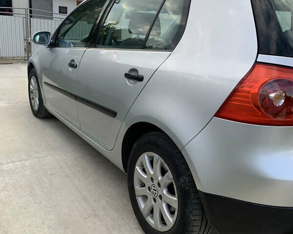 Серый Фольксваген Гольф, объемом двигателя 1.6 л и пробегом 202 тыс. км за 5600 $, фото 1 на Automoto.ua