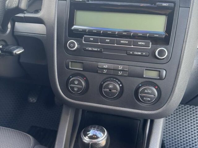 Сірий Фольксваген Гольф, об'ємом двигуна 1.6 л та пробігом 267 тис. км за 4800 $, фото 9 на Automoto.ua