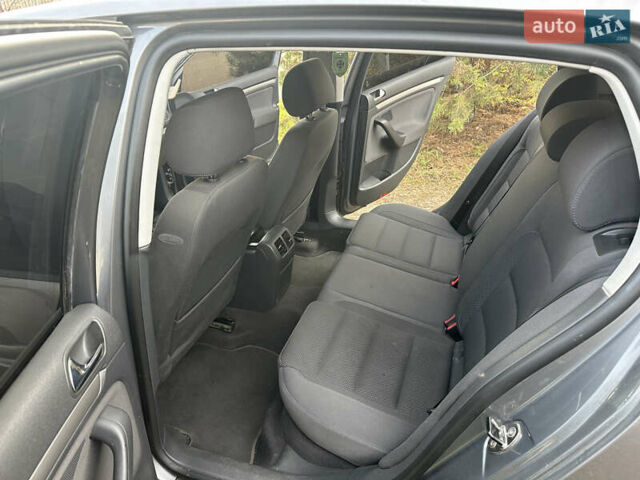 Серый Фольксваген Гольф, объемом двигателя 1.6 л и пробегом 263 тыс. км за 5600 $, фото 14 на Automoto.ua