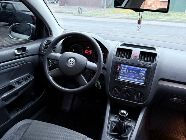 Серый Фольксваген Гольф, объемом двигателя 1.4 л и пробегом 228 тыс. км за 5500 $, фото 9 на Automoto.ua