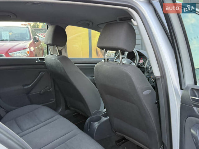 Серый Фольксваген Гольф, объемом двигателя 1.6 л и пробегом 229 тыс. км за 5600 $, фото 35 на Automoto.ua