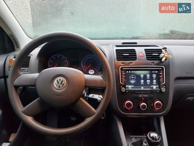 Фольксваген Гольф 2004 в Запорожье на Automoto.ua Серый Фольксваген Гольф, объемом двигателя 1.4 л и пробегом 194 тыс. км за 5600 $, фото 2 на Automoto.ua