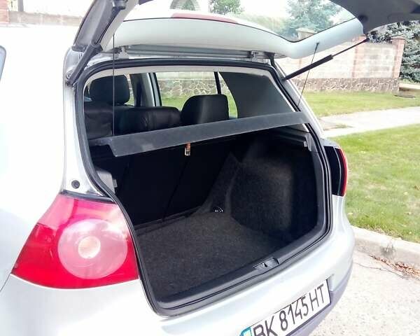 Серый Фольксваген Гольф, объемом двигателя 1.6 л и пробегом 240 тыс. км за 4500 $, фото 6 на Automoto.ua