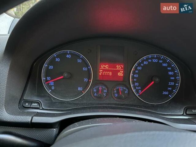 Серый Фольксваген Гольф, объемом двигателя 1.6 л и пробегом 220 тыс. км за 5200 $, фото 3 на Automoto.ua