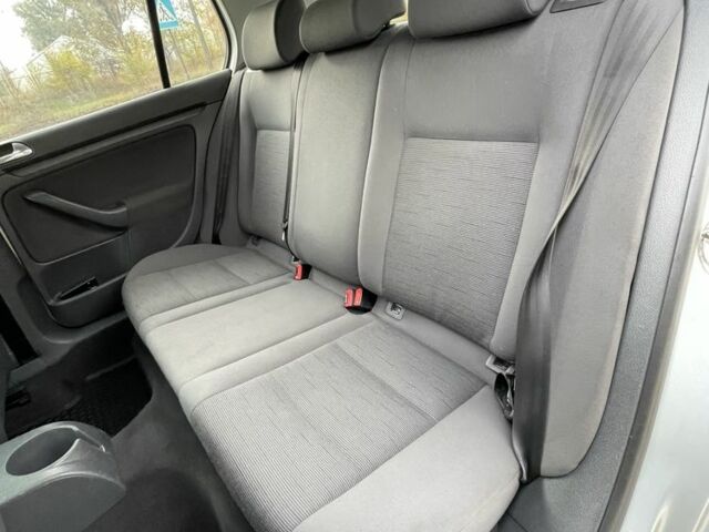 Серый Фольксваген Гольф, объемом двигателя 1.4 л и пробегом 208 тыс. км за 5200 $, фото 6 на Automoto.ua