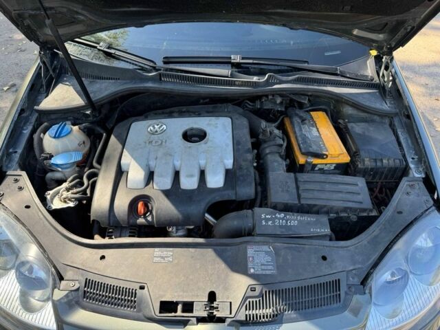 Фольксваген Гольф 2004 в Кривом Роге на Automoto.ua Серый Фольксваген Гольф, объемом двигателя 2 л и пробегом 280 тыс. км за 6500 $, фото 9 на Automoto.ua
