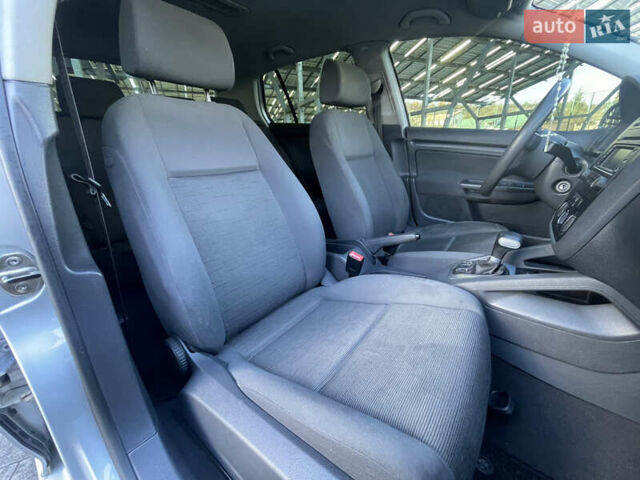 Серый Фольксваген Гольф, объемом двигателя 1.6 л и пробегом 214 тыс. км за 5670 $, фото 34 на Automoto.ua