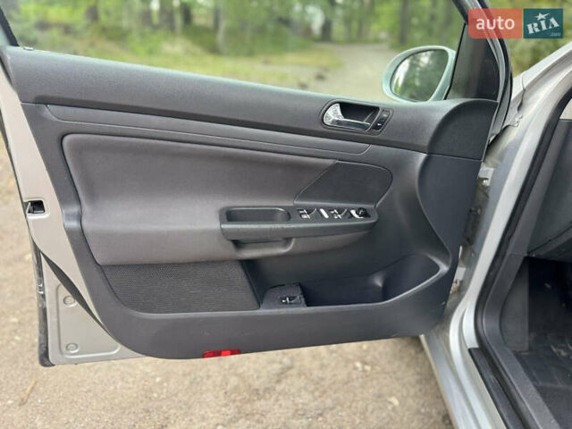 Сірий Фольксваген Гольф, об'ємом двигуна 1.4 л та пробігом 215 тис. км за 5350 $, фото 12 на Automoto.ua