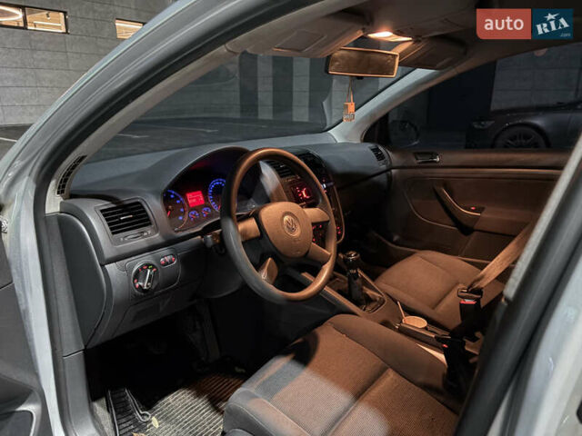 Серый Фольксваген Гольф, объемом двигателя 1.6 л и пробегом 202 тыс. км за 5100 $, фото 12 на Automoto.ua