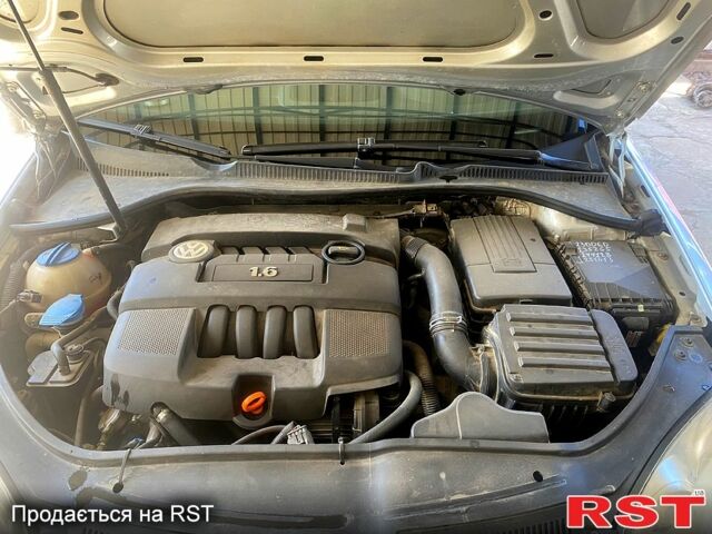 Серый Фольксваген Гольф, объемом двигателя 1.6 л и пробегом 254 тыс. км за 5000 $, фото 6 на Automoto.ua