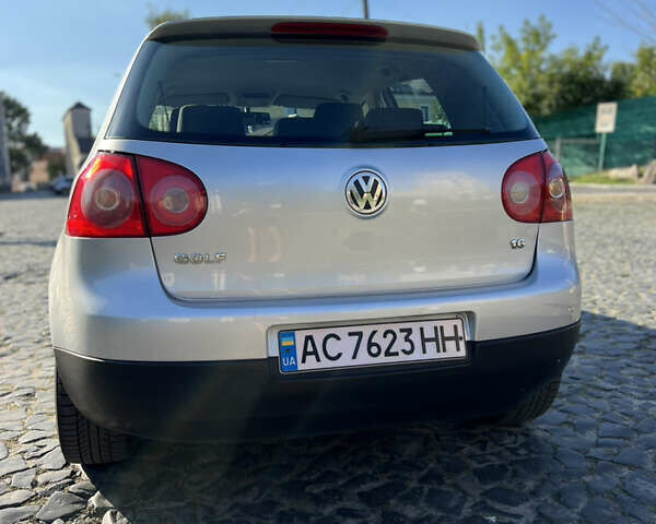 Фольксваген Гольф 2004 у Луцьку на Automoto.ua Сірий Фольксваген Гольф, об'ємом двигуна 1.6 л та пробігом 261 тис. км за 5400 $, фото 6 на Automoto.ua