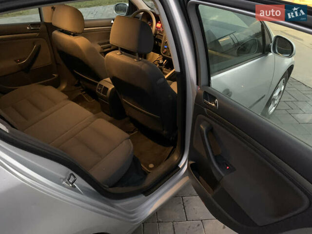 Серый Фольксваген Гольф, объемом двигателя 1.6 л и пробегом 236 тыс. км за 4800 $, фото 19 на Automoto.ua