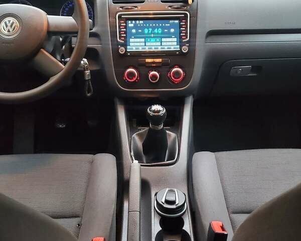 Фольксваген Гольф 2004 в Запорожье на Automoto.ua Серый Фольксваген Гольф, объемом двигателя 1.4 л и пробегом 194 тыс. км за 5600 $, фото 4 на Automoto.ua