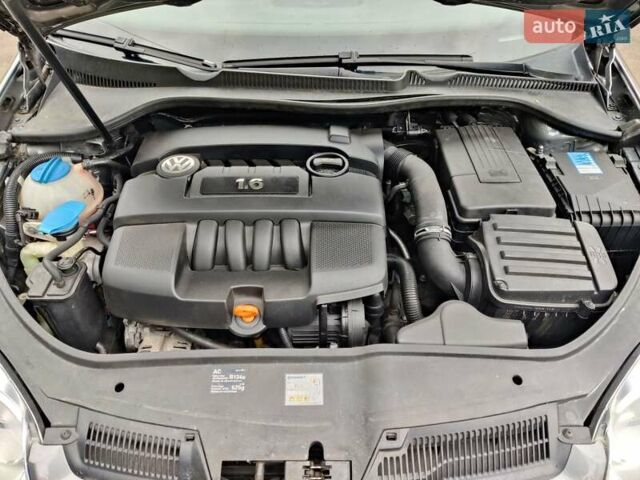 Сірий Фольксваген Гольф, об'ємом двигуна 1.6 л та пробігом 203 тис. км за 6850 $, фото 58 на Automoto.ua