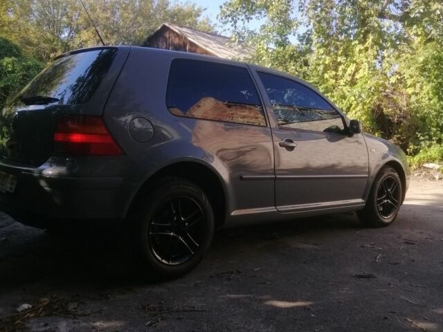 Серый Фольксваген Гольф, объемом двигателя 2 л и пробегом 386 тыс. км за 3999 $, фото 2 на Automoto.ua