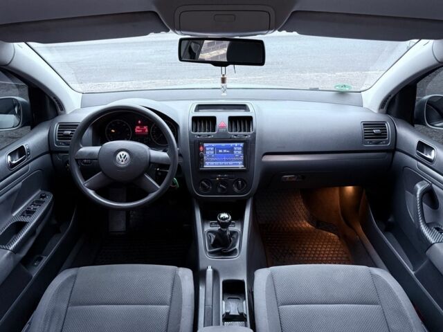 Серый Фольксваген Гольф, объемом двигателя 1.4 л и пробегом 228 тыс. км за 5500 $, фото 8 на Automoto.ua