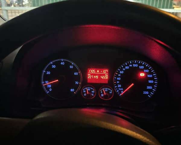 Сірий Фольксваген Гольф, об'ємом двигуна 1.39 л та пробігом 227 тис. км за 4500 $, фото 9 на Automoto.ua