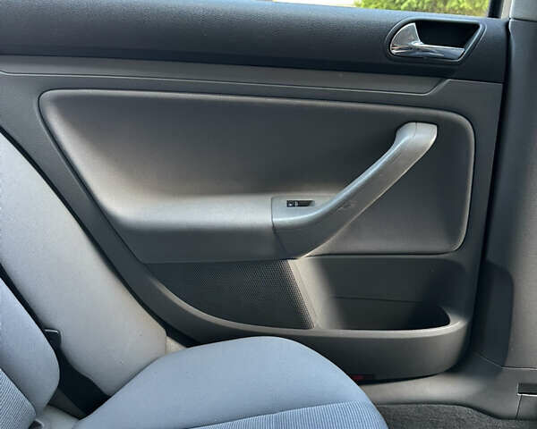 Серый Фольксваген Гольф, объемом двигателя 1.6 л и пробегом 160 тыс. км за 4500 $, фото 19 на Automoto.ua