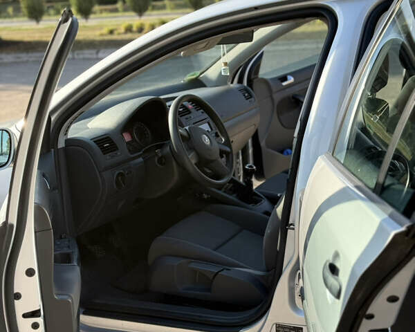 Серый Фольксваген Гольф, объемом двигателя 1.4 л и пробегом 218 тыс. км за 5200 $, фото 8 на Automoto.ua