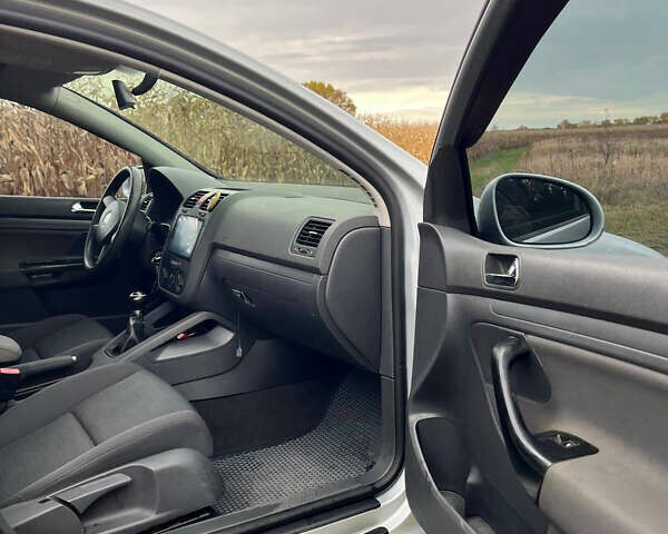 Серый Фольксваген Гольф, объемом двигателя 1.4 л и пробегом 245 тыс. км за 4900 $, фото 18 на Automoto.ua