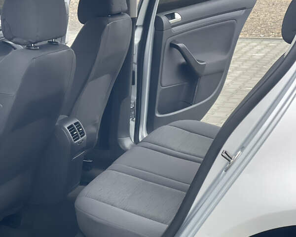 Серый Фольксваген Гольф, объемом двигателя 1.6 л и пробегом 225 тыс. км за 5400 $, фото 22 на Automoto.ua