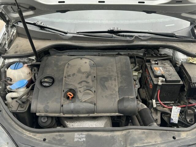 Серый Фольксваген Гольф, объемом двигателя 1.4 л и пробегом 228 тыс. км за 4700 $, фото 4 на Automoto.ua