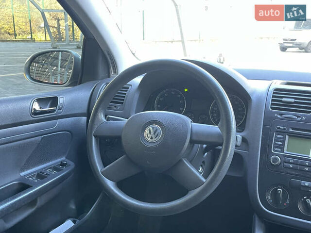 Серый Фольксваген Гольф, объемом двигателя 1.6 л и пробегом 214 тыс. км за 5670 $, фото 33 на Automoto.ua