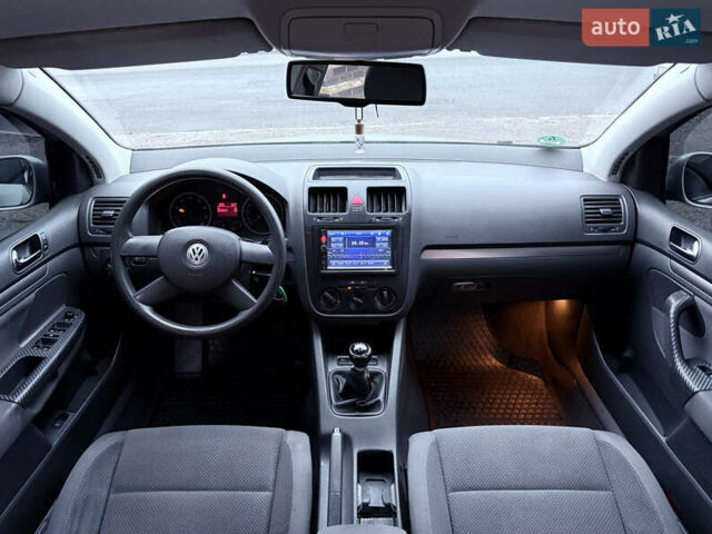 Серый Фольксваген Гольф, объемом двигателя 1.4 л и пробегом 225 тыс. км за 4950 $, фото 4 на Automoto.ua
