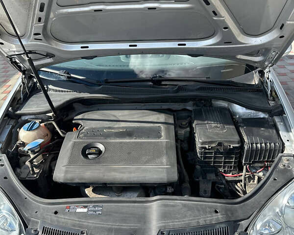 Фольксваген Гольф 2004 в Запорожье на Automoto.ua Серый Фольксваген Гольф, объемом двигателя 1.4 л и пробегом 220 тыс. км за 5300 $, фото 56 на Automoto.ua