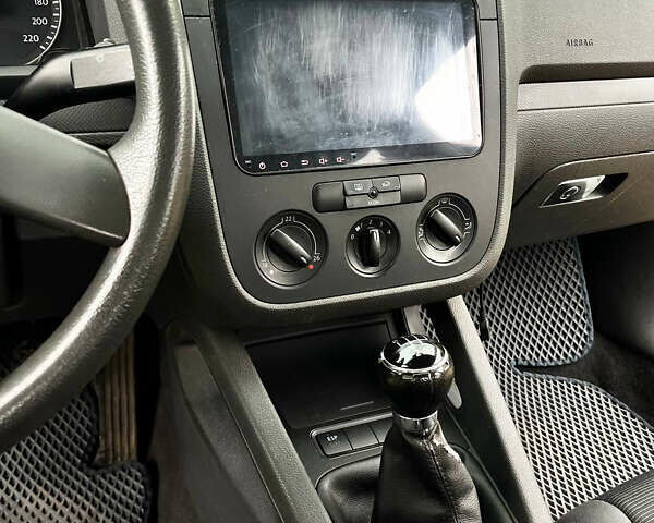 Серый Фольксваген Гольф, объемом двигателя 1.4 л и пробегом 245 тыс. км за 4900 $, фото 31 на Automoto.ua