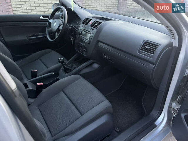 Серый Фольксваген Гольф, объемом двигателя 1.4 л и пробегом 195 тыс. км за 5400 $, фото 43 на Automoto.ua