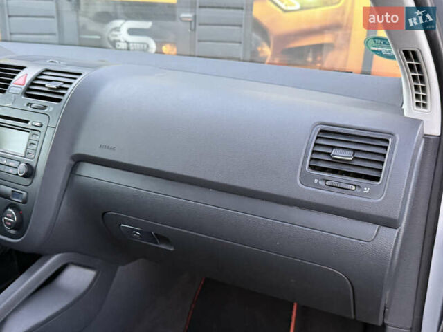 Серый Фольксваген Гольф, объемом двигателя 1.6 л и пробегом 229 тыс. км за 5600 $, фото 30 на Automoto.ua