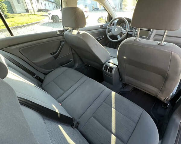 Фольксваген Гольф 2004 у Луцьку на Automoto.ua Сірий Фольксваген Гольф, об'ємом двигуна 1.6 л та пробігом 261 тис. км за 5400 $, фото 14 на Automoto.ua