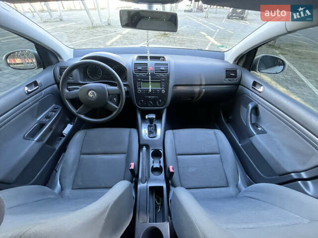 Серый Фольксваген Гольф, объемом двигателя 1.6 л и пробегом 214 тыс. км за 5670 $, фото 31 на Automoto.ua