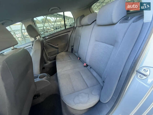 Серый Фольксваген Гольф, объемом двигателя 1.6 л и пробегом 214 тыс. км за 5670 $, фото 27 на Automoto.ua