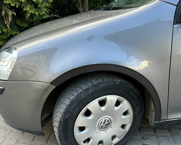 Серый Фольксваген Гольф, объемом двигателя 1.6 л и пробегом 160 тыс. км за 4500 $, фото 2 на Automoto.ua