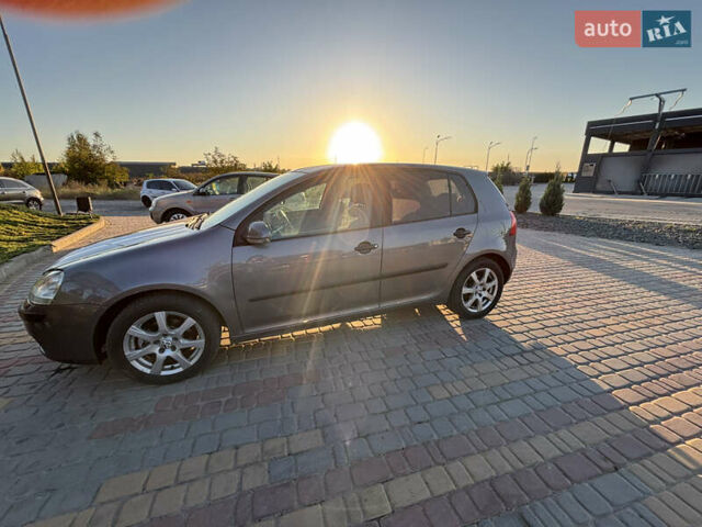 Фольксваген Гольф 2004 в Львове на Automoto.ua Серый Фольксваген Гольф, объемом двигателя 1.6 л и пробегом 270 тыс. км за 5200 $, фото 4 на Automoto.ua