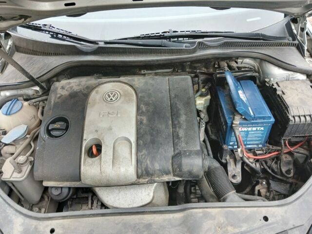 Серый Фольксваген Гольф, объемом двигателя 1.4 л и пробегом 300 тыс. км за 3750 $, фото 7 на Automoto.ua