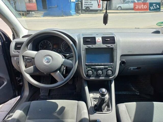 Серый Фольксваген Гольф, объемом двигателя 1.6 л и пробегом 203 тыс. км за 5200 $, фото 2 на Automoto.ua