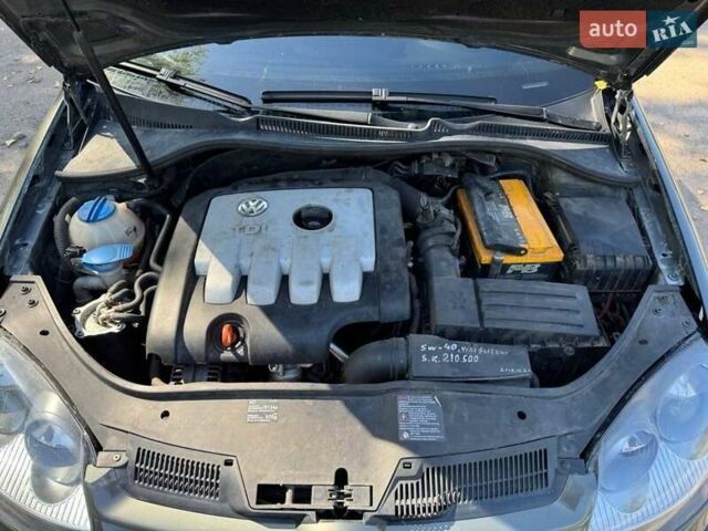 Серый Фольксваген Гольф, объемом двигателя 2 л и пробегом 280 тыс. км за 6500 $, фото 8 на Automoto.ua