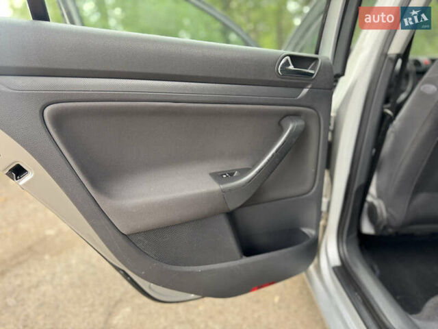 Сірий Фольксваген Гольф, об'ємом двигуна 1.4 л та пробігом 215 тис. км за 5350 $, фото 15 на Automoto.ua