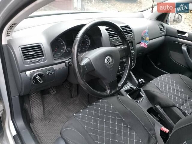 Серый Фольксваген Гольф, объемом двигателя 1.6 л и пробегом 237 тыс. км за 6000 $, фото 4 на Automoto.ua