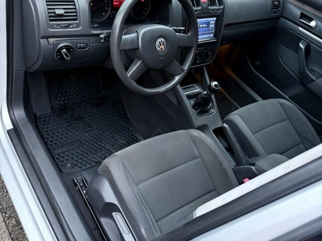 Серый Фольксваген Гольф, объемом двигателя 1.4 л и пробегом 228 тыс. км за 5500 $, фото 10 на Automoto.ua