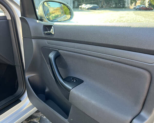 Фольксваген Гольф 2004 у Луцьку на Automoto.ua Сірий Фольксваген Гольф, об'ємом двигуна 1.6 л та пробігом 261 тис. км за 5400 $, фото 19 на Automoto.ua