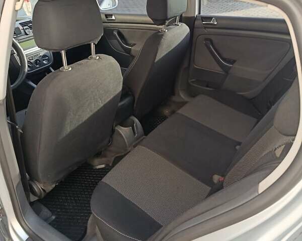 Серый Фольксваген Гольф, объемом двигателя 1.6 л и пробегом 318 тыс. км за 4600 $, фото 8 на Automoto.ua