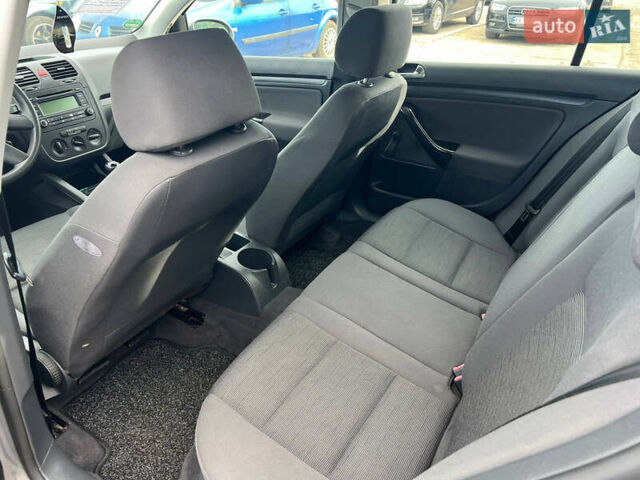 Серый Фольксваген Гольф, объемом двигателя 1.39 л и пробегом 250 тыс. км за 5100 $, фото 6 на Automoto.ua