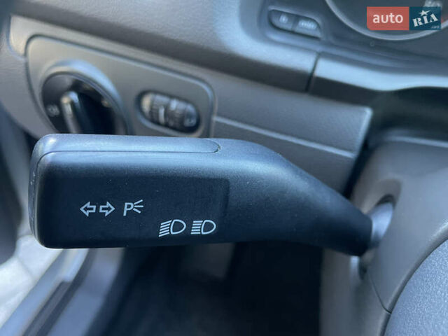 Серый Фольксваген Гольф, объемом двигателя 1.6 л и пробегом 214 тыс. км за 5670 $, фото 24 на Automoto.ua